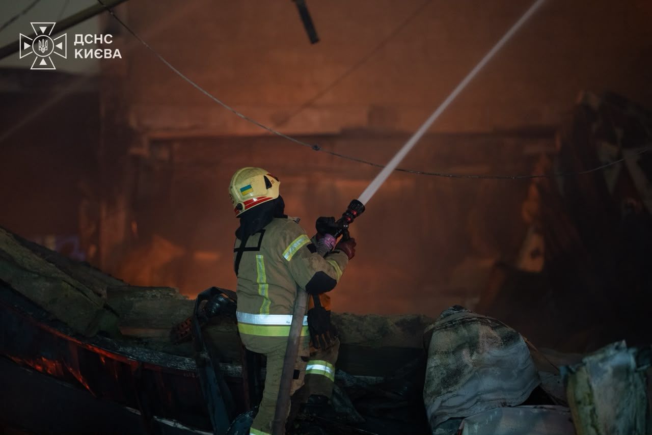 Массированная ракетная атака на Киев: враг вновь наносил удары по гипермаркетам и ТРЦ