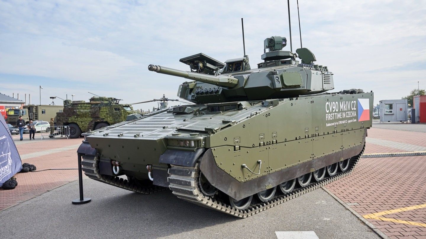Вместо советских БМП-2: Чехия продемонстрировала боевую машину CV90 MkIV в окончательной конфигурации