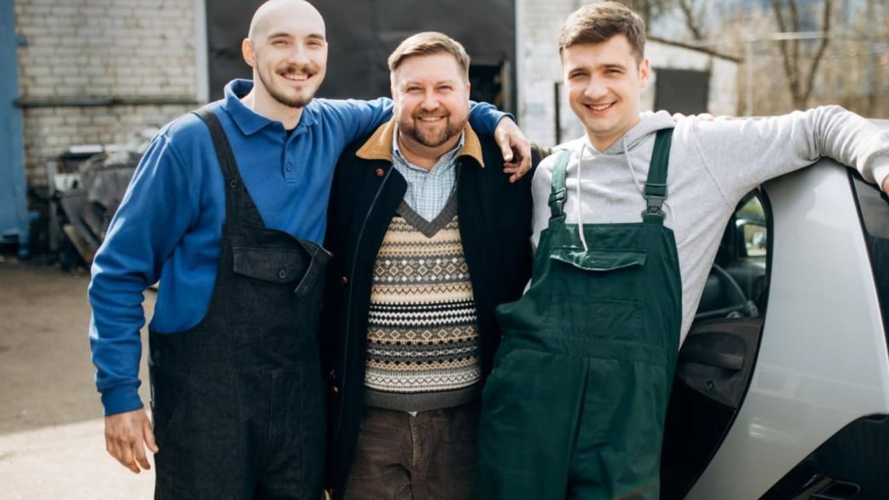 Від психолога на СТО до моторошних злочинів: 5 нових українських серіалів на Netflix