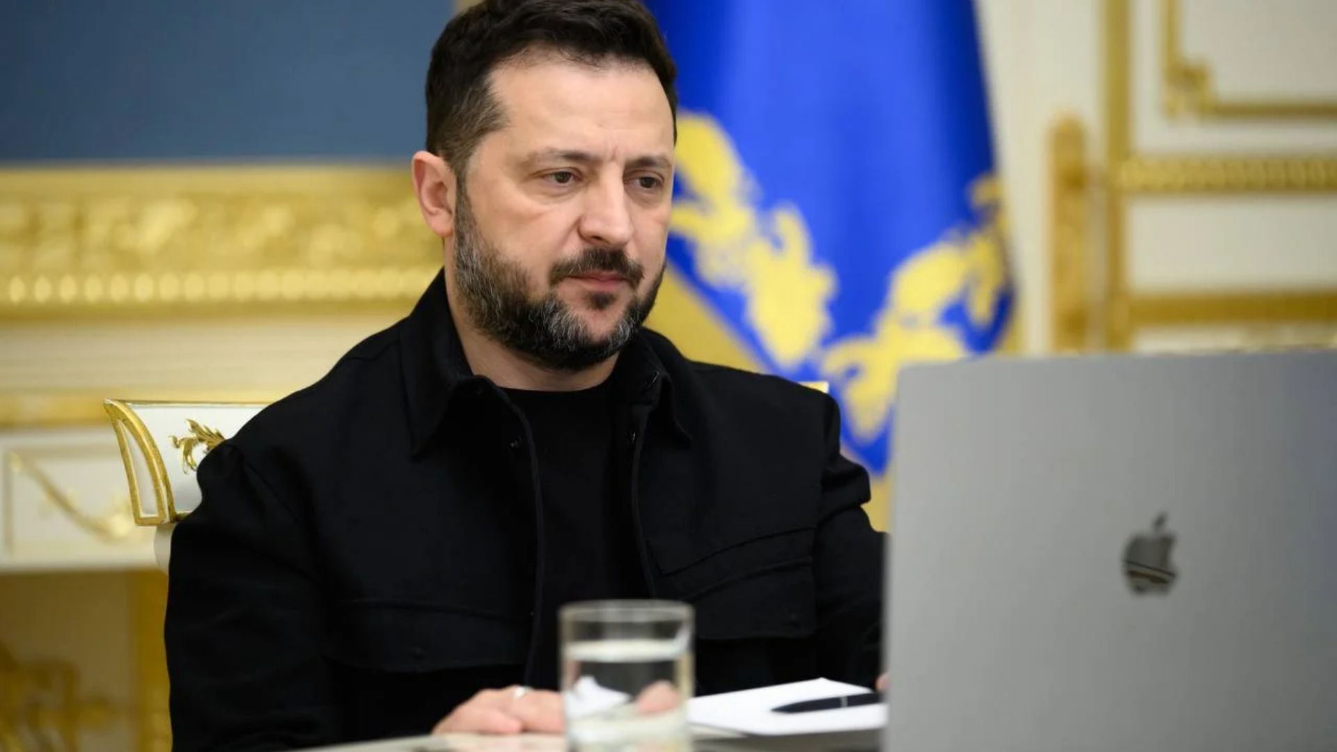 Зеленский подписал законы о продлении военного положения и мобилизации в Украине