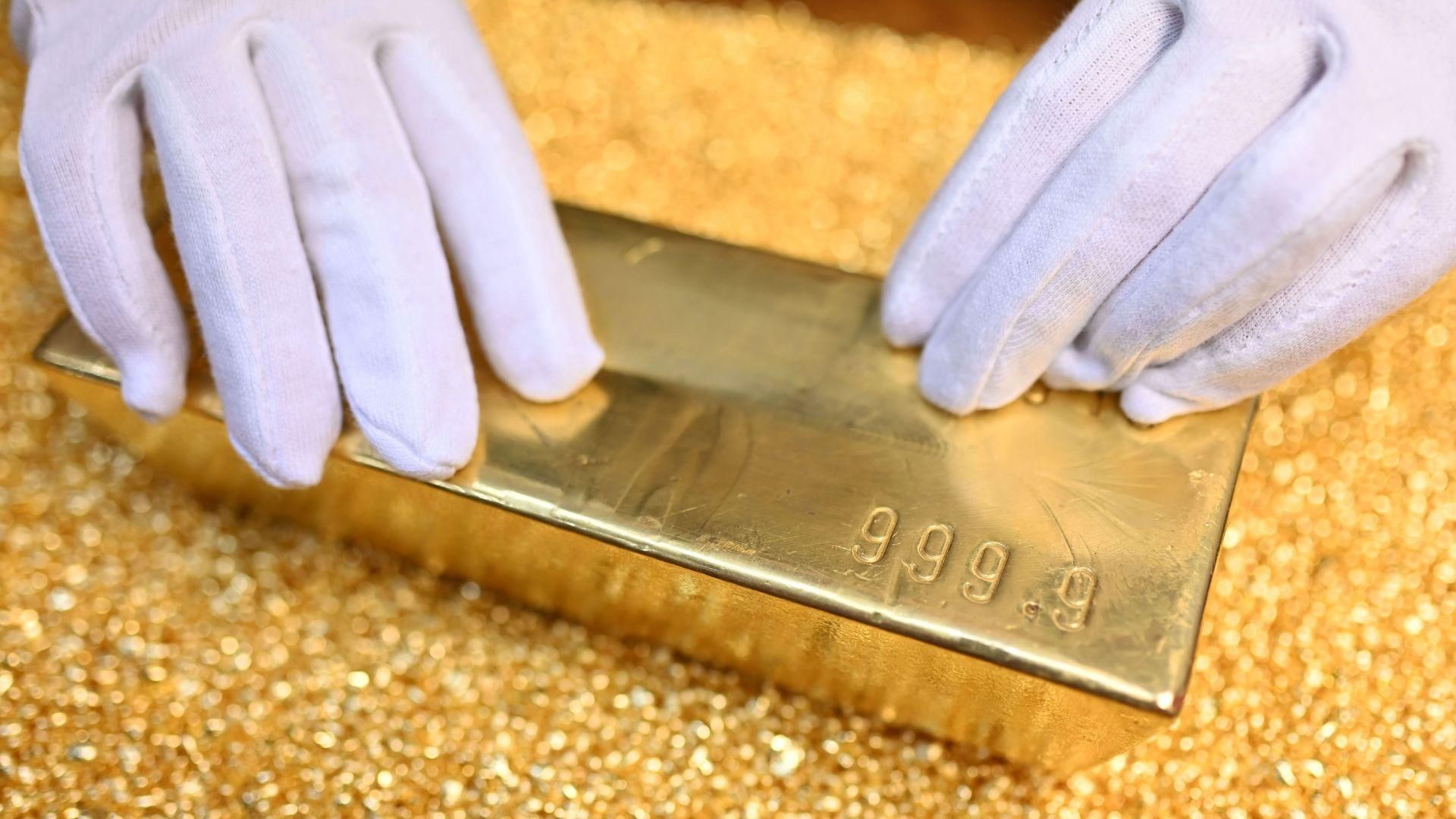 Росія розпродає запаси золота: резерви впали до мінімуму з 2019 року