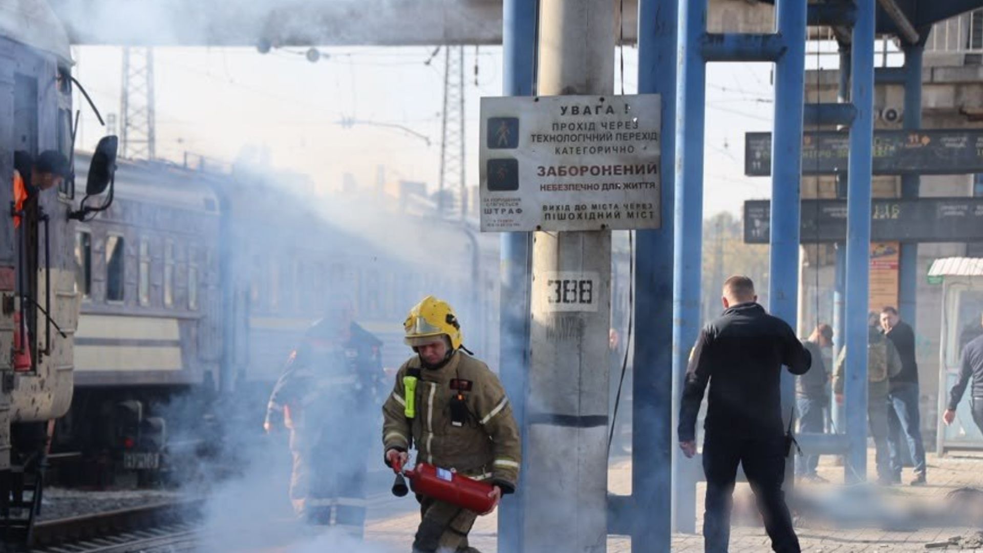 Россия нанесла удар по железнодорожному вокзалу в Днепре, 13 человек погибли