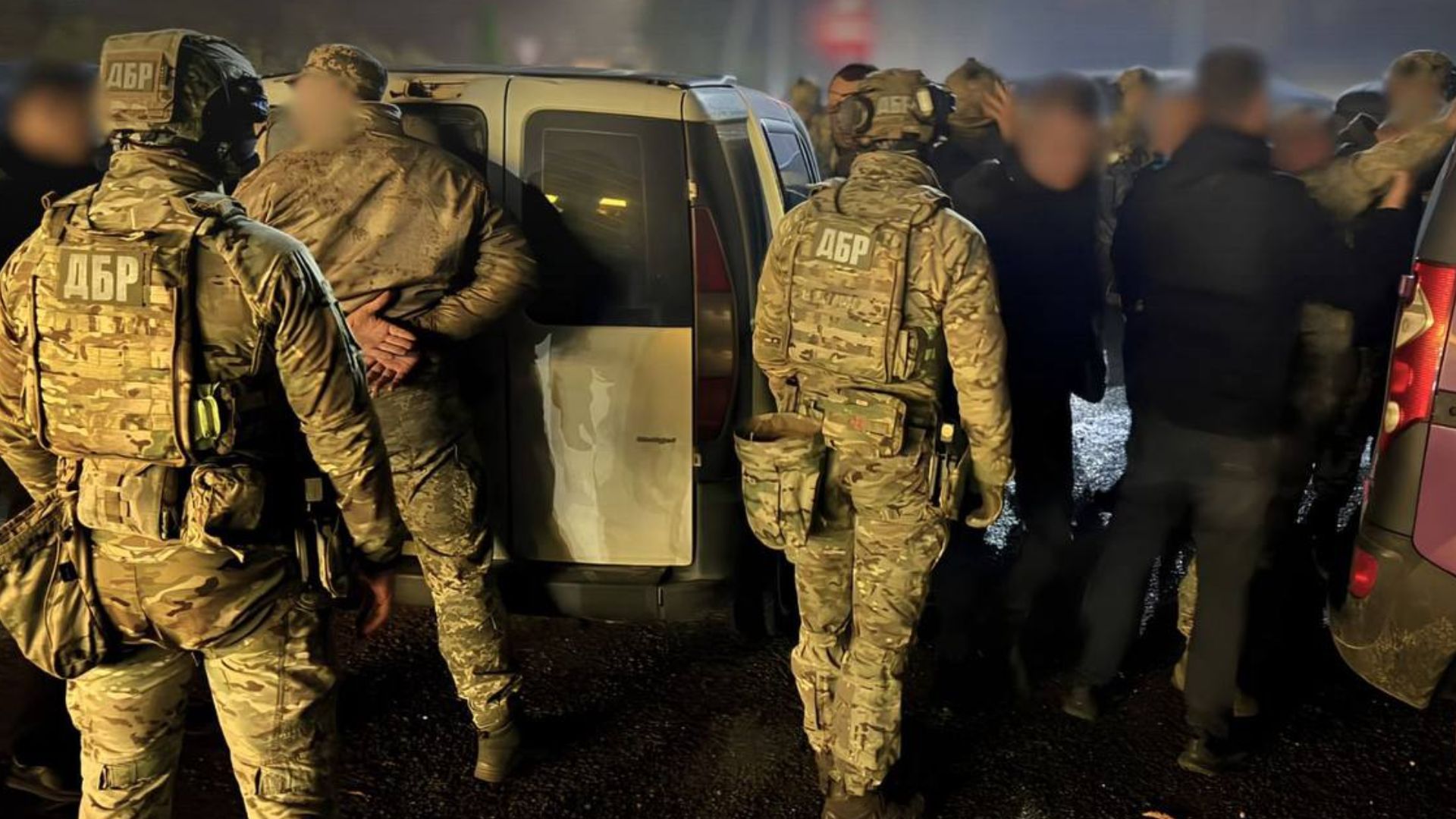 Погрози пістолетом і побиття: на Буковині викрили працівників ТЦК та поліцейського - 24 Канал