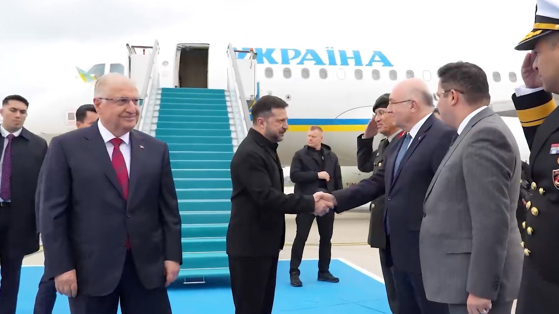 Зеленський прибув до Стамбула й анонсував важливі переговори щодо Чорного моря