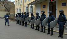 В Краматорске судебную охрану учили отбиваться от протестующих: видео