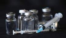 Скільки українців встигли вакцинуватися проти коронавірусу