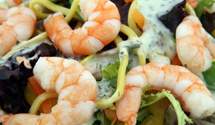 Салат з морепродуктів: дієтологиня поділилася рецептом легкої та корисної вечері