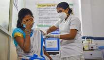Более 200 человек заразились коронавирусом во время прививки в Малайзии