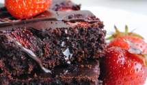 Диетический шоколадный брауни с клубникой: домашний рецепт десерта