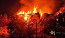 Вогонь охопив дачний будинок у Бердянську: є жертви – моторошні фото