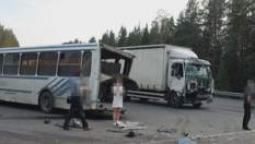 У Росії зіткнулись дві вантажівки та автобус