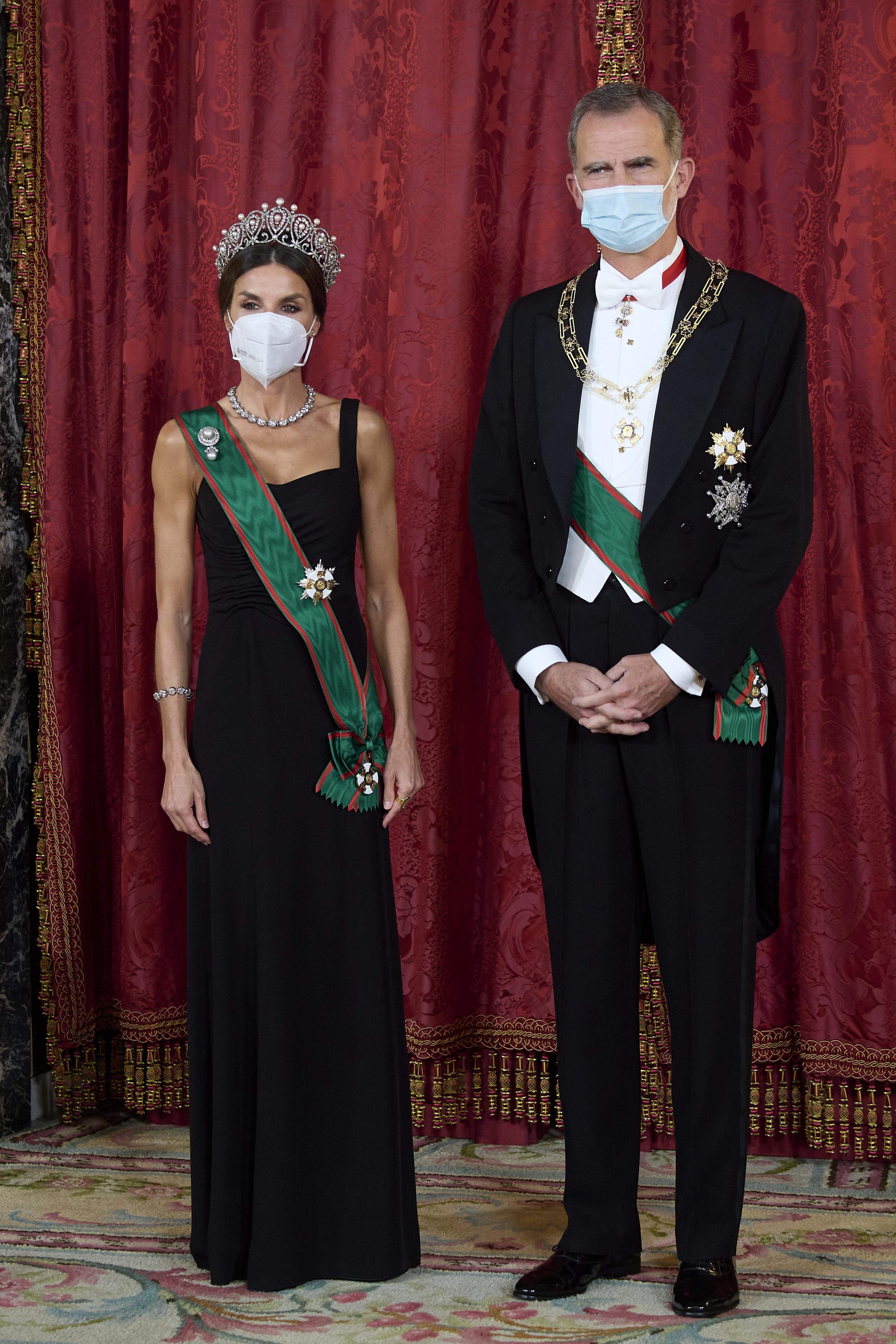 Король Філіп VI і Летиція в сукні від Giorgio Armani 
