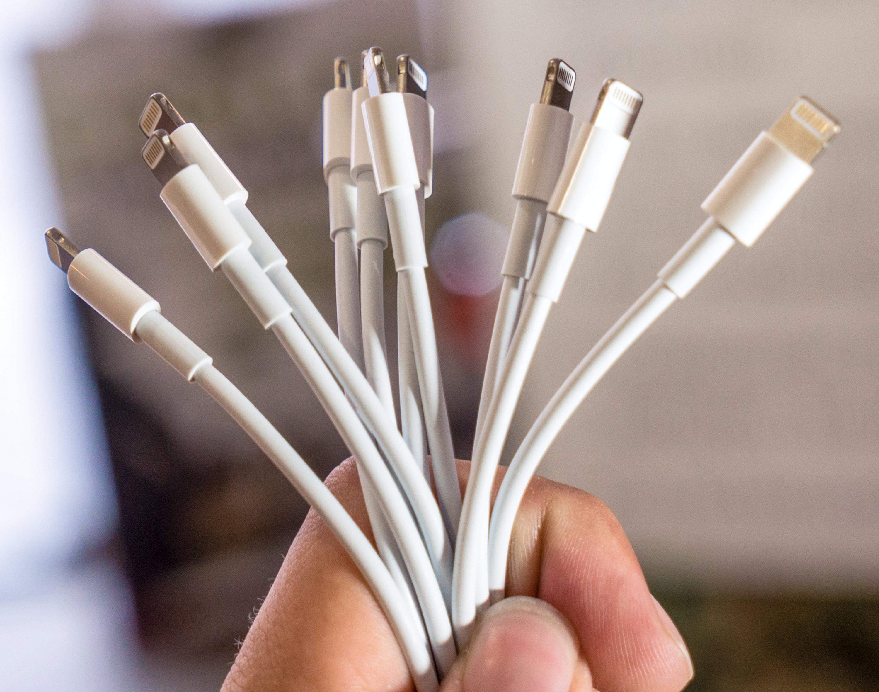 Зарядные устройства для смартфонов Apple