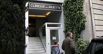 Ніколя Саркозі прибув у клініку, де незабаром має народити Карла Бруні