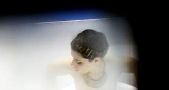 У Великобританії дозволили підглядати за дівчатами у душі