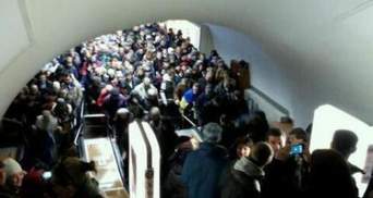 Ескалатори в київському метро рухаються тільки вверх (Фото)
