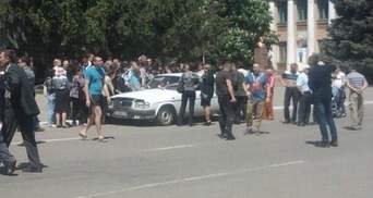 "Референдум" на Донбассе: сепаратисты предлагали голосовать в гаражах и авто (Фото)