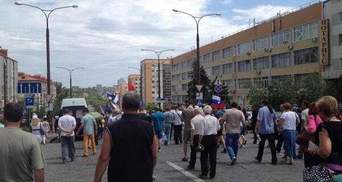 Сепаратисты в Донецке пошли крушить резиденцию Ахметова, - СМИ