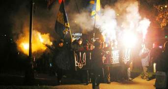 В Днепропетровске также прошли маршем с факелами в честь Бандеры