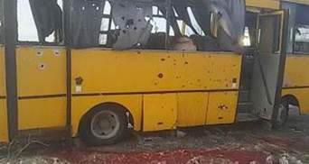 Появились фото расстрелянного в Донецкой области автобуса