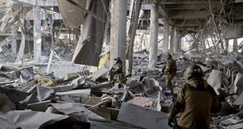 У зруйнованому донецькому аеропорті терористи утримують 100 українських військових