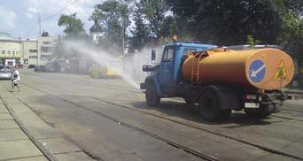 Из-за пожара на нефтебазе в Киеве будут круглосуточно поливать улицы