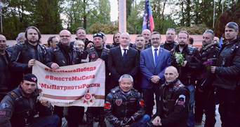 Глава чешского края сфотографировался с "Ночными волками" под флагом донецких террористов