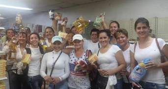Из-за голода женщины из Венесуэлы штурмовали границу с Колумбией