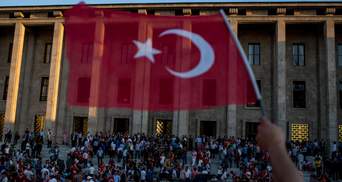 Переворот у Туреччині: будівлю парламенту евакуювали