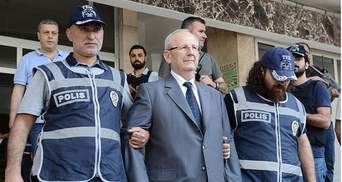Влада Туреччини звільнила майже 9 тисяч чиновників після спроби перевороту