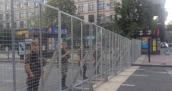 Київ готується до хресної ходи – вже спорудили металевий паркан