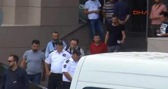 Влада в Туреччині звільнила ще 10 тисяч службовців 