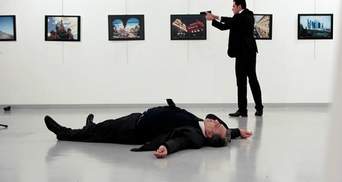 Главный приз престижной премии World Press Photo получило фото убитого российского посла