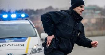 У Бердянську двоє чоловіків напали на патрульного поліції