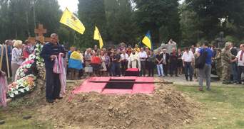 Борца за украинскую независимость Левка Лукьяненко похоронили на Байковом кладбище