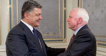 В честь Маккейна: Порошенко хочет переименовать киевскую улицу