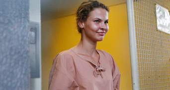 Одиозную Настю Рыбку задержали в аэропорту в России: женщину хотели посадить в коляску