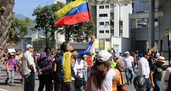 В Венесуэле открыли огонь с вертолета по протестующим, – СМИ (видео)