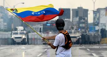 Противостояние в Венесуэле: военная техника против людей