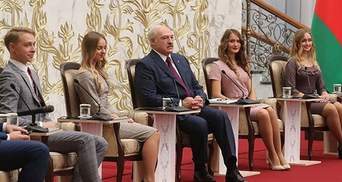Президентом должен быть мужик: Лукашенко говорит, что белорусы не готовы к женщинам-лидерам