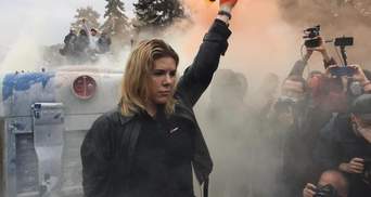 Піротехніка і спроба самоспалення: у Києві та Львові пройшли мітинги за відставку Авакова – фото