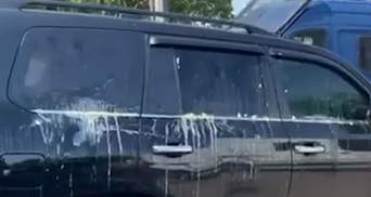 Автомобіль Рабіновича закидали яйцями в Чернігові: відео