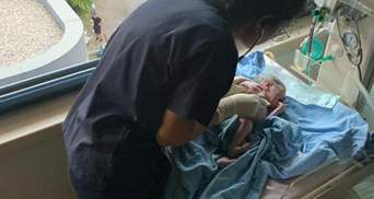 В розбитій лікарні без світла: за мить після вибуху у Бейруті народилося немовля – відео