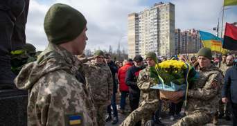В Киеве почтили украинских добровольцев: фото