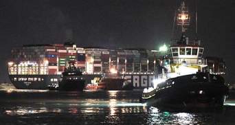 Усі спроби розвернути Ever Given у Суецькому каналі наразі безуспішні