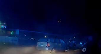 Без прав і під наркотиками: в Одесі водій втікав від поліції та побив 9 автомобілів – відео