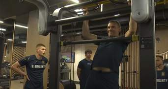 Не смикайся, – Шевченко провів Довбику та Лєднєву майстер-клас з підтягування: відео