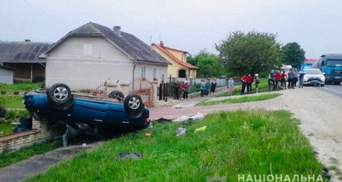 Лобовое столкновение на Прикарпатье: авто опрокинуло на крышу, есть погибший
