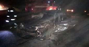Лобовое столкновение под Днепром: машины разбило вдребезги, 4 человека в больнице – фото