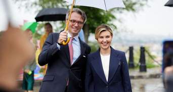 Олена Зеленська приголомшила бездоганним образом у синьому костюмі: фото